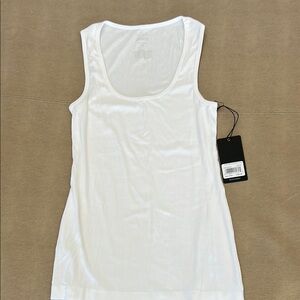 Fitted White Sleeveless Tank Top